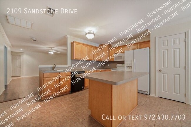 Building Photo - 2109 Sandstone Dr