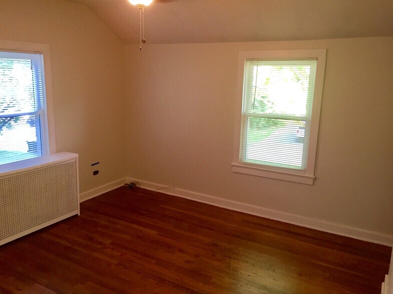 Master Bed - 28 Greenlawn Dr