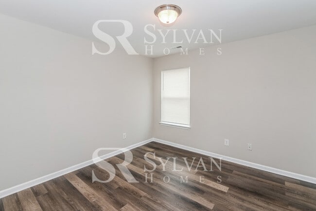 Building Photo - Lease today! No extra charge for contentment and relaxation!