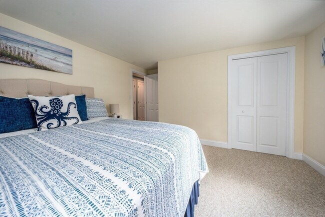 Building Photo - 10 Eastover