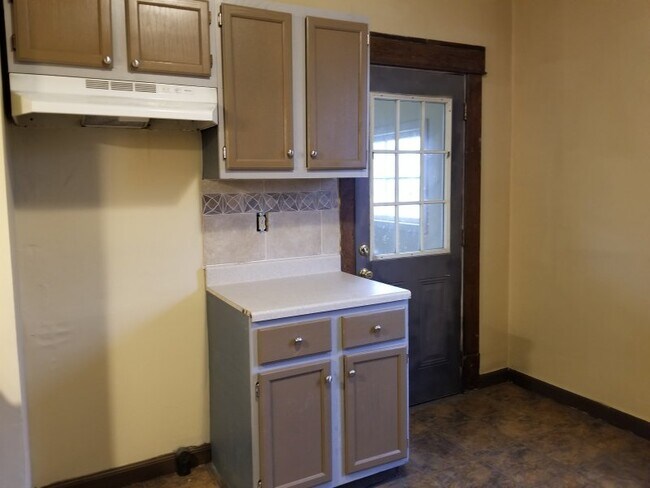 Building Photo - 235 W Columbia St