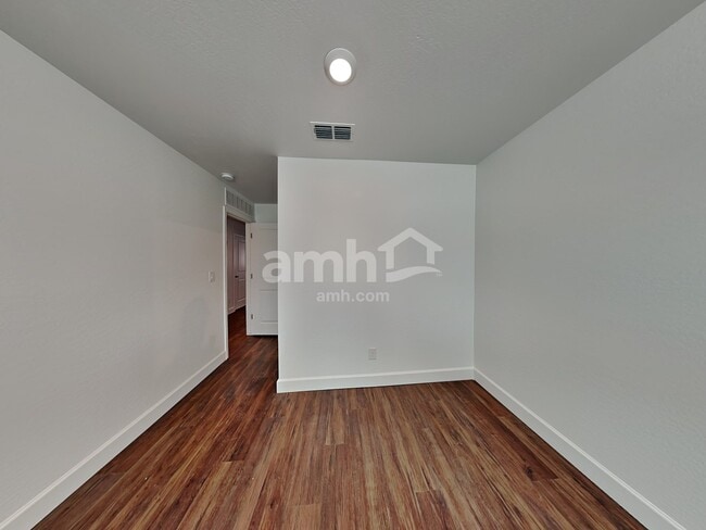 Building Photo - 17154 W Golden Ln