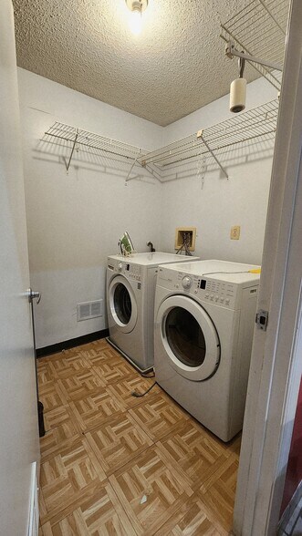 Laundry Room - 2102 Doolittle Dr
