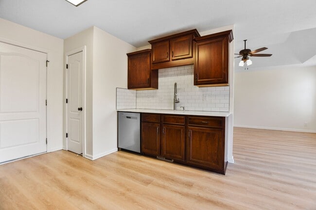 Building Photo - Pet Friendly Three Bedroom with Bonus!