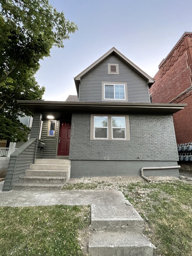 Building Photo - 1313 Summit St