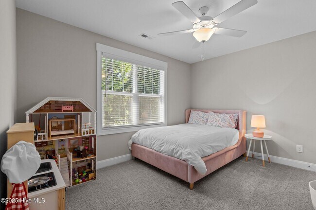Building Photo - 594 E L Ives Dr