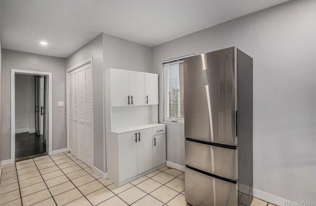 Building Photo - 1020 Kalamath St