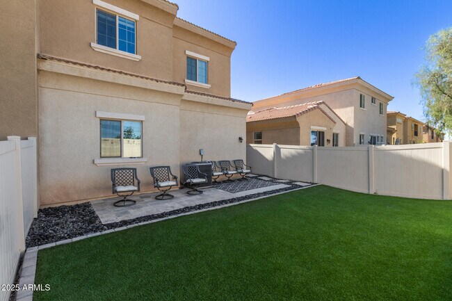 Building Photo - 1367 S Country Club Dr