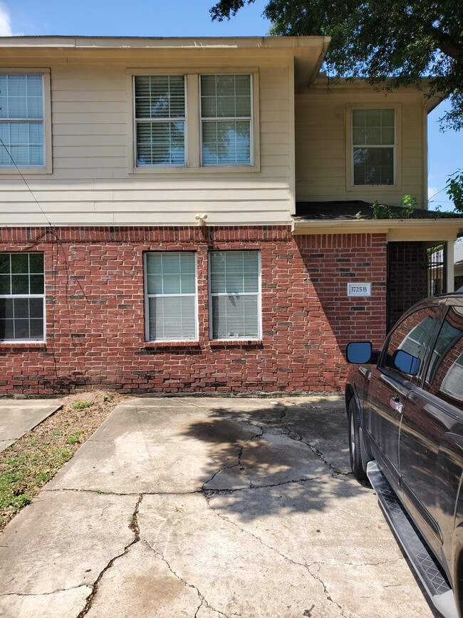 Front Building - 3725 Amos St