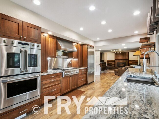 Building Photo - Spacious Five-Bedroom - Great For Entertaining