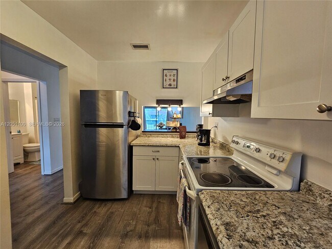 Building Photo - 5361 Treetops Dr