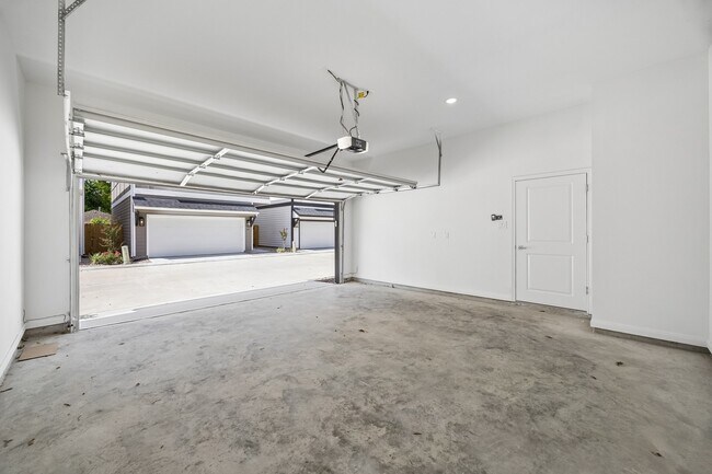 Building Photo - 206 Clark Rd