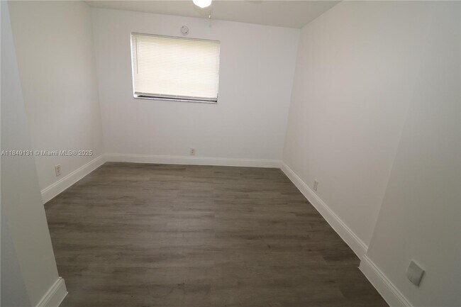 Building Photo - 1206 N 22nd Ave