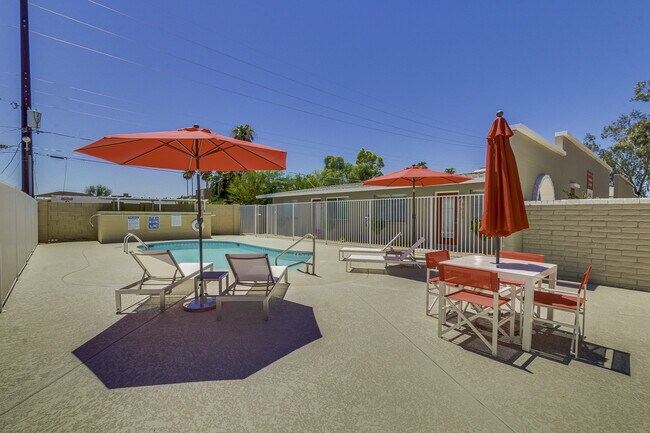 Building Photo - $0 First Month Rent! Remodeled 2 Bed Casita w/ Private Patio, W/D & Pool