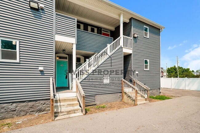 Building Photo - 338 Taylor Ave