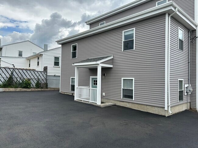 Building Photo - 150 Rumney Rd