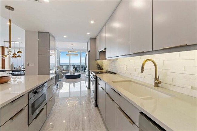 Building Photo - 2200 S Ocean Ln