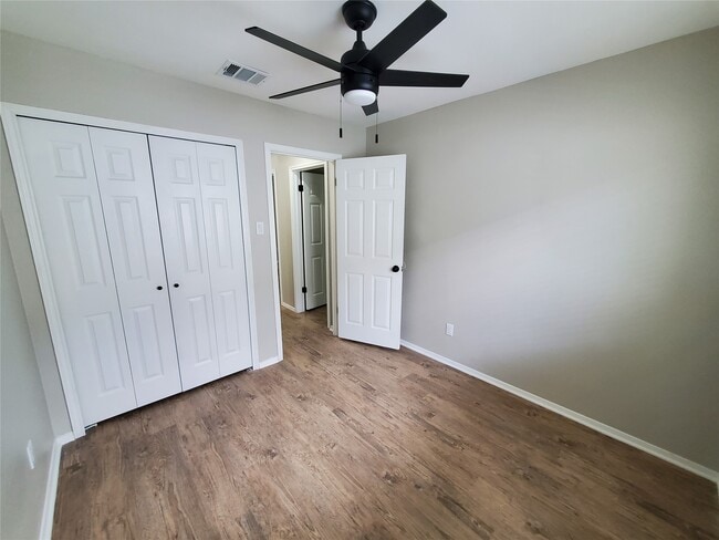 Building Photo - 1903 Golden Pheasant Dr