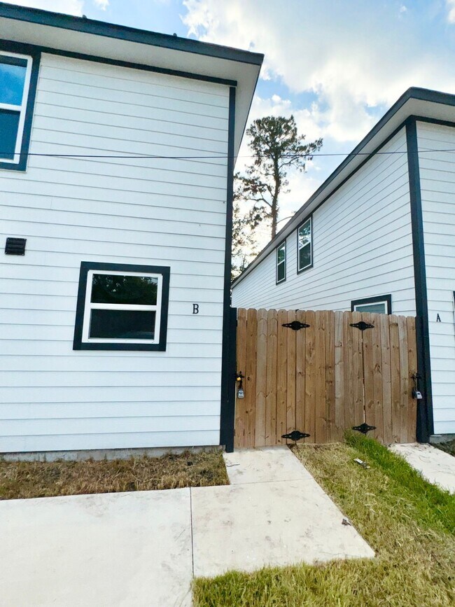 Building Photo - 8109 Denton St