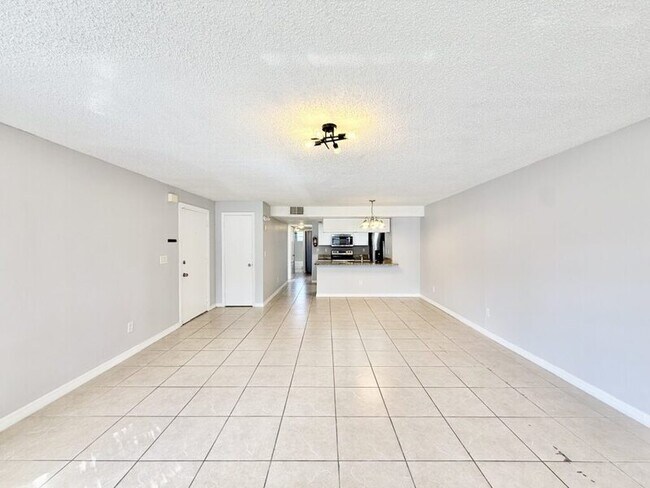 Building Photo - 2723 N Poinciana Blvd