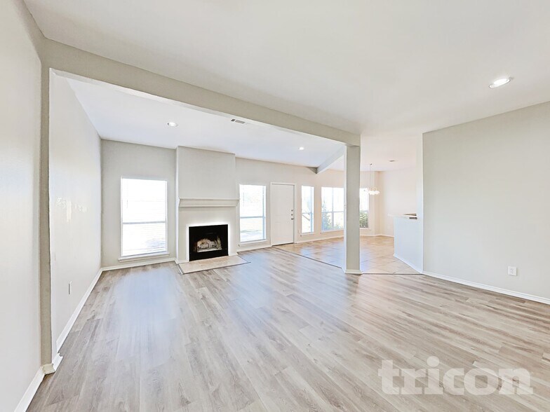 Building Photo - 1081 Treehouse Ln