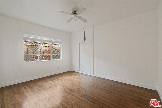 Building Photo - 821 Laveta Terrace