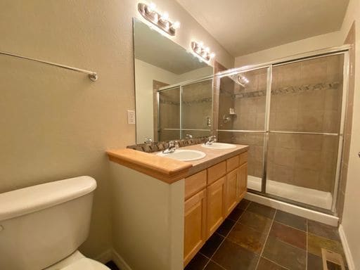 Building Photo - Renovated 2 Bedroom 2.5 Bathroom Condo in ...