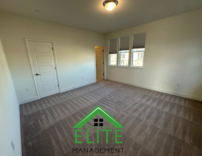 Building Photo - Spacious 5-Bedroom Home with Private In-La...