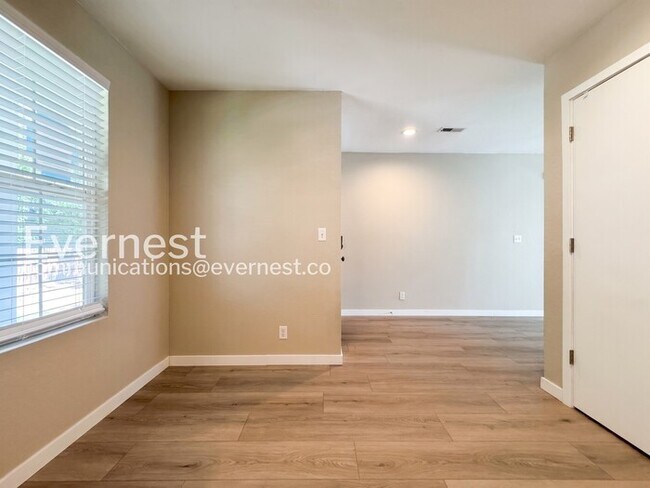 Building Photo - PROMO: Get 1 Month FREE when you sign a 2-Year Lease!/3 bed/2 bath Spacious Home with Modern Amen...