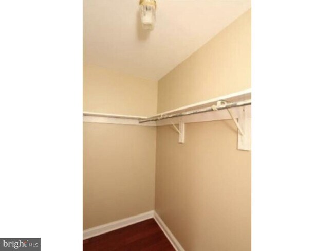 Building Photo - 2343 Catharine St