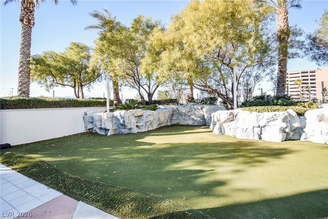 Building Photo - 2700 S Las Vegas Blvd