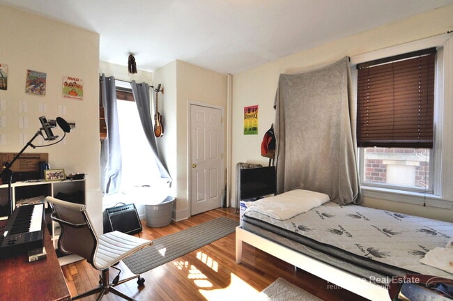 Building Photo - 66 Egmont St