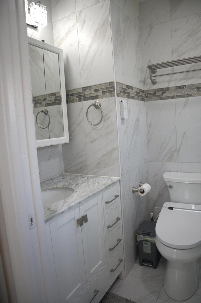 Building Photo - 9746 Lancaster Pl