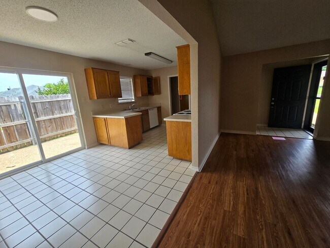 Building Photo - 1507 Lindsey Ln
