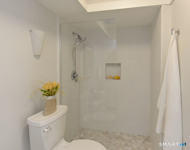 Building Photo - 44 Heritage Vlg