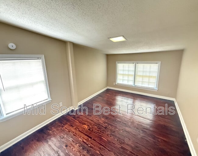 Building Photo - 1 N Front St