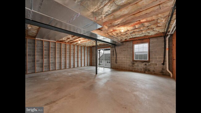 Building Photo - $1,900 townhome for rent Swatara township ...