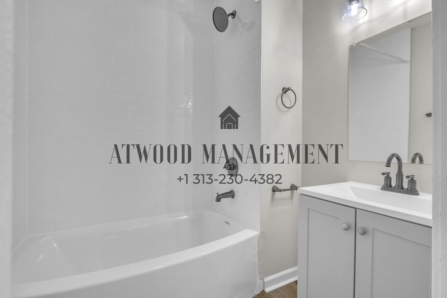 Building Photo - This beautifully updated 3-bedroom, 1-bath single-family home is ready for move-in!