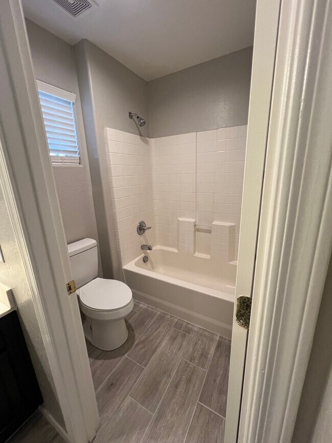 Building Photo - South Phoenix 4 Bed 2 Bath