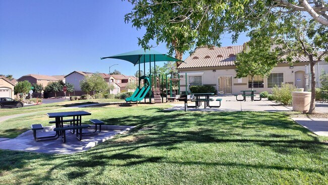 Building Photo - Spacious 4-Bedroom in Gated Copper Creek w...