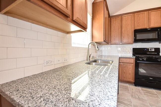Building Photo - 23818 Willow Haven Dr