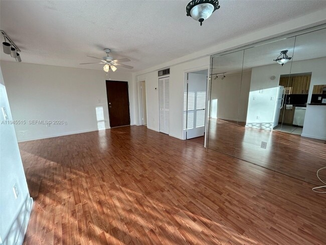 Building Photo - 16508 NE 26th Ave