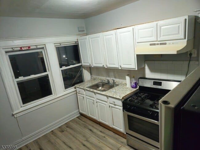 Building Photo - 467 Park Ave