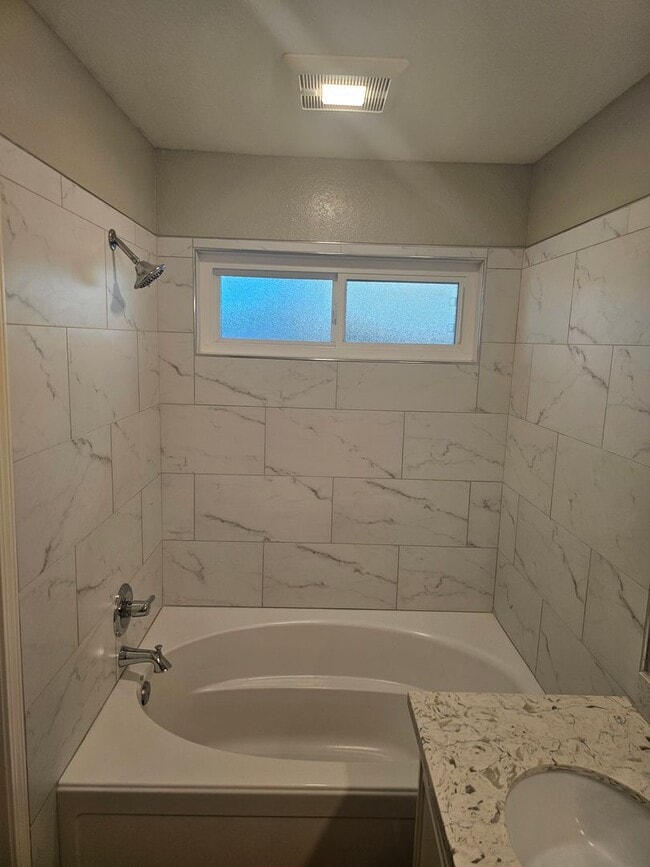 Building Photo - Beautiful Newly Remodeled Home Available Now!