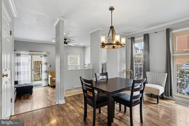 Building Photo - 216 Scott St