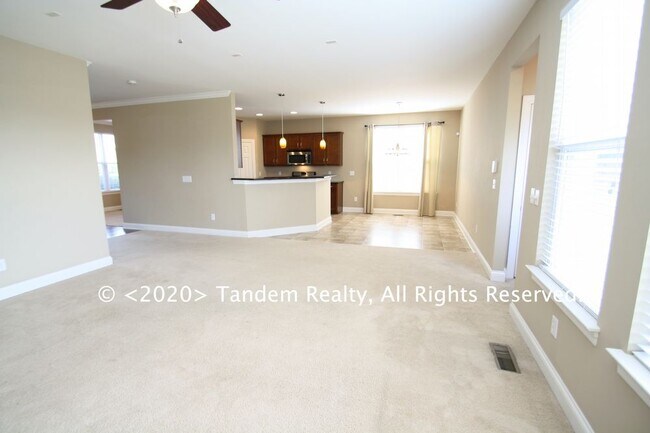 Building Photo - Franklin Home 3 bed 2.5 Baths