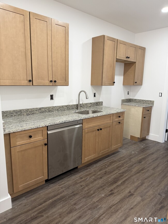 Building Photo - 663 Naugatuck Ave