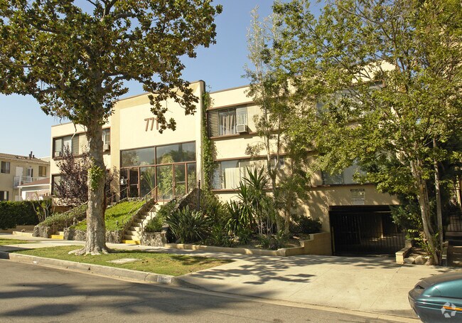 Building Photo - 7719 Hampton Ave