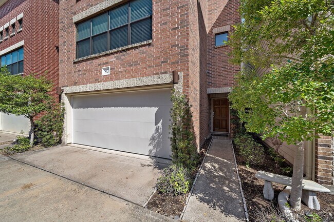 Building Photo - 650 Westcross St