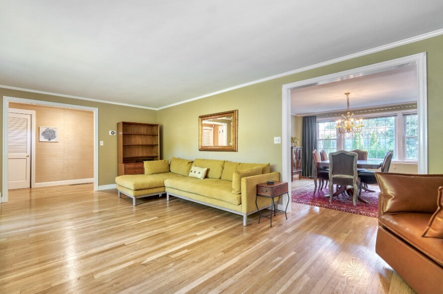 Building Photo - 65 Sherburne Rd S